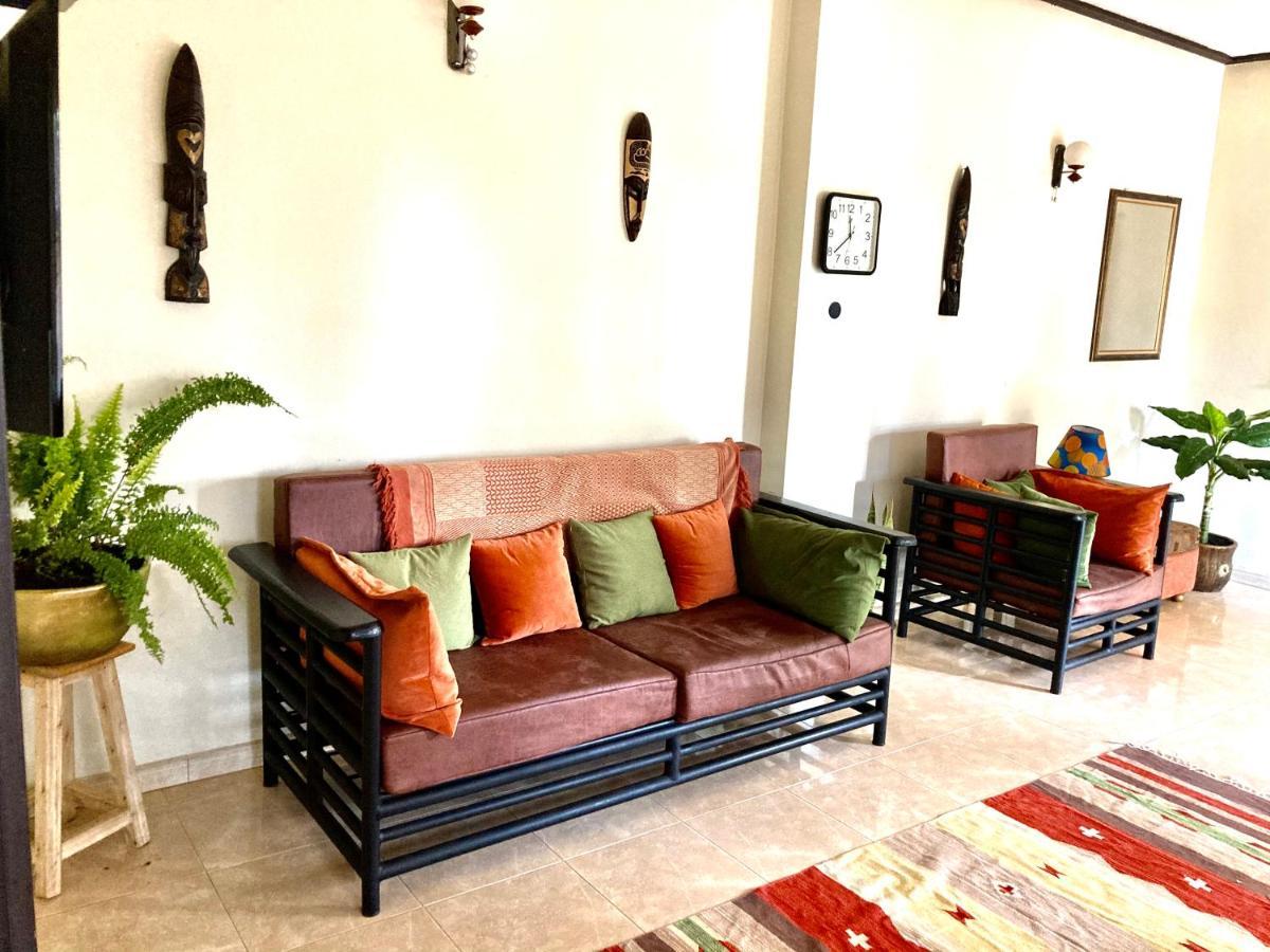 Okra House Hotell Entebbe Eksteriør bilde