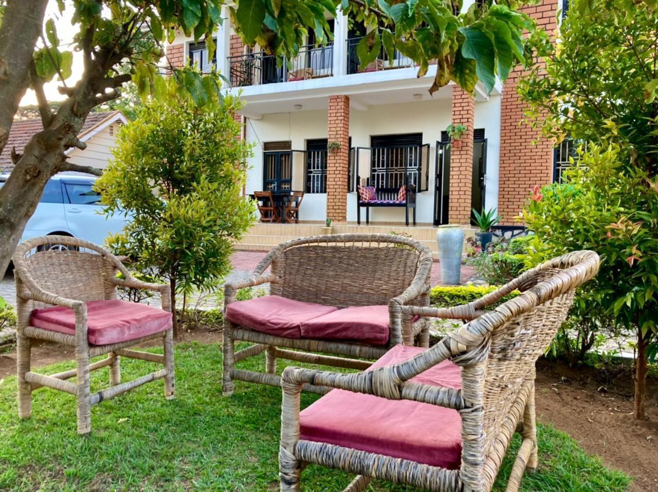 Okra House Hotell Entebbe Eksteriør bilde