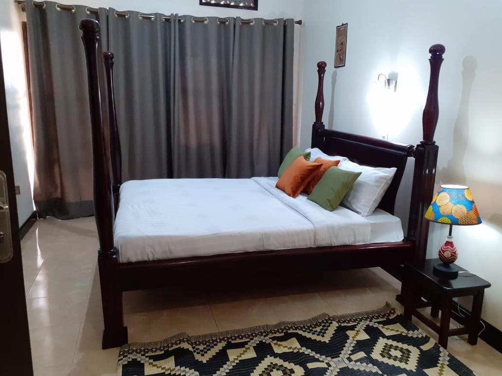Okra House Hotell Entebbe Eksteriør bilde